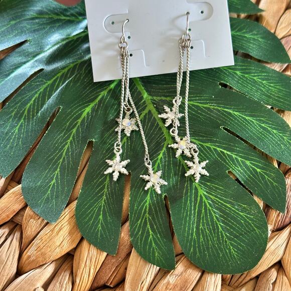 BOGO FREE AUROA BOREALIS STONE SNOWFLAKE EARRINGS vtg - Picture 3 of 5